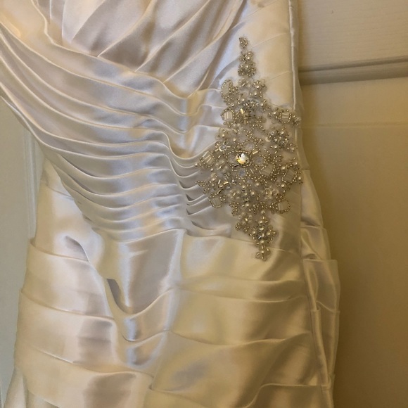 Brand New Wedding Dress - Picture 4 of 8